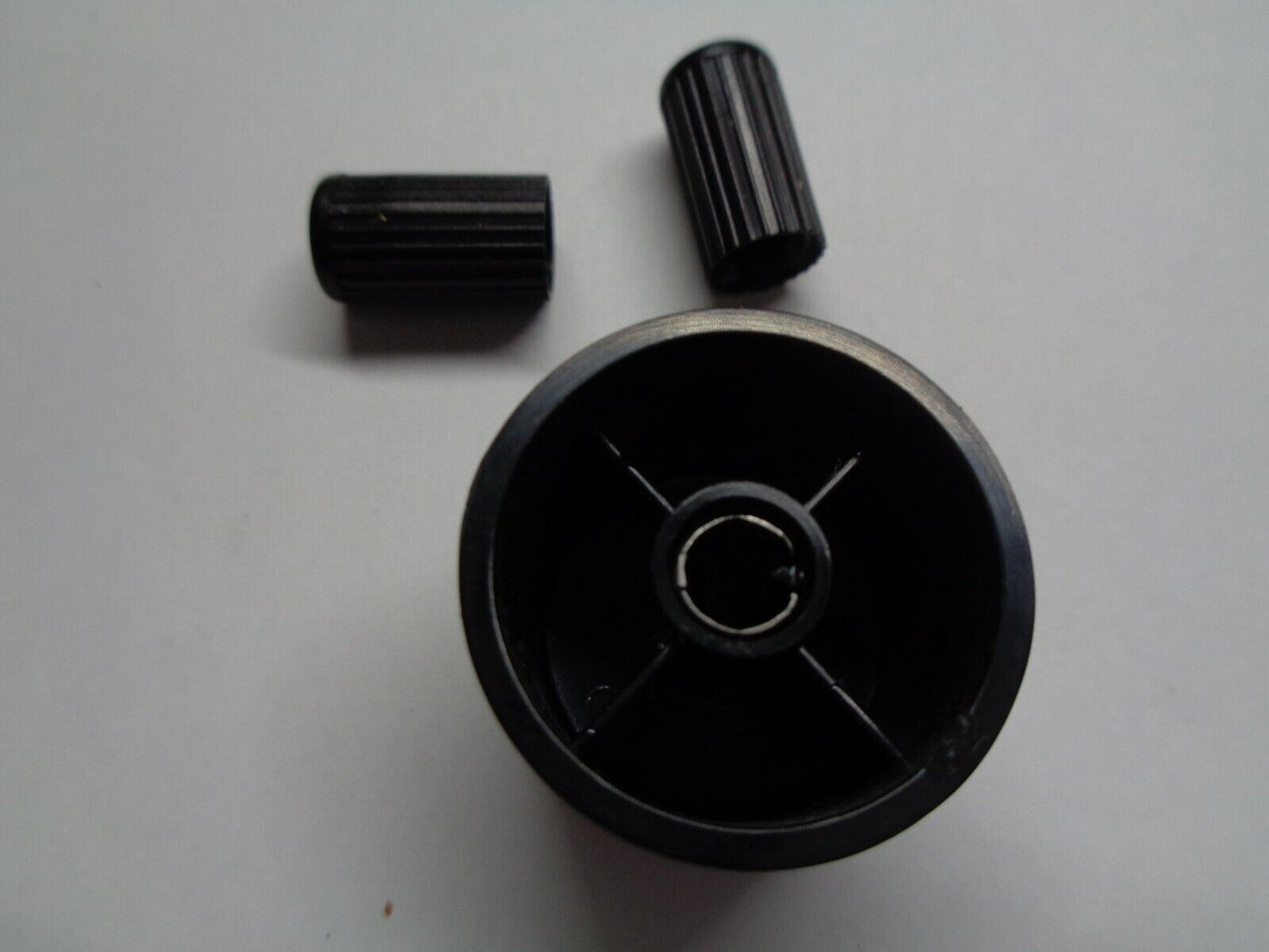 2001 KIA OPTIMA  RADIO STEREO TUNER CONTROL KNOB SET OEM FREE SHIPPING - RarePartsFinder.Com