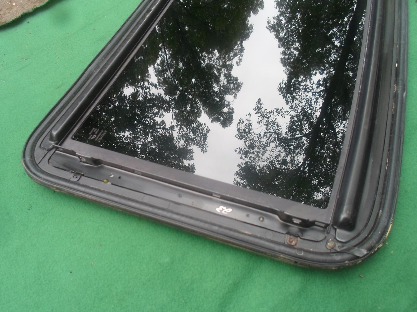 98 99 00 01 02 03 TOYOTA SIENNA OEM FACTORY SUNROOF GLASS PANEL  63201-08010; 6320108010