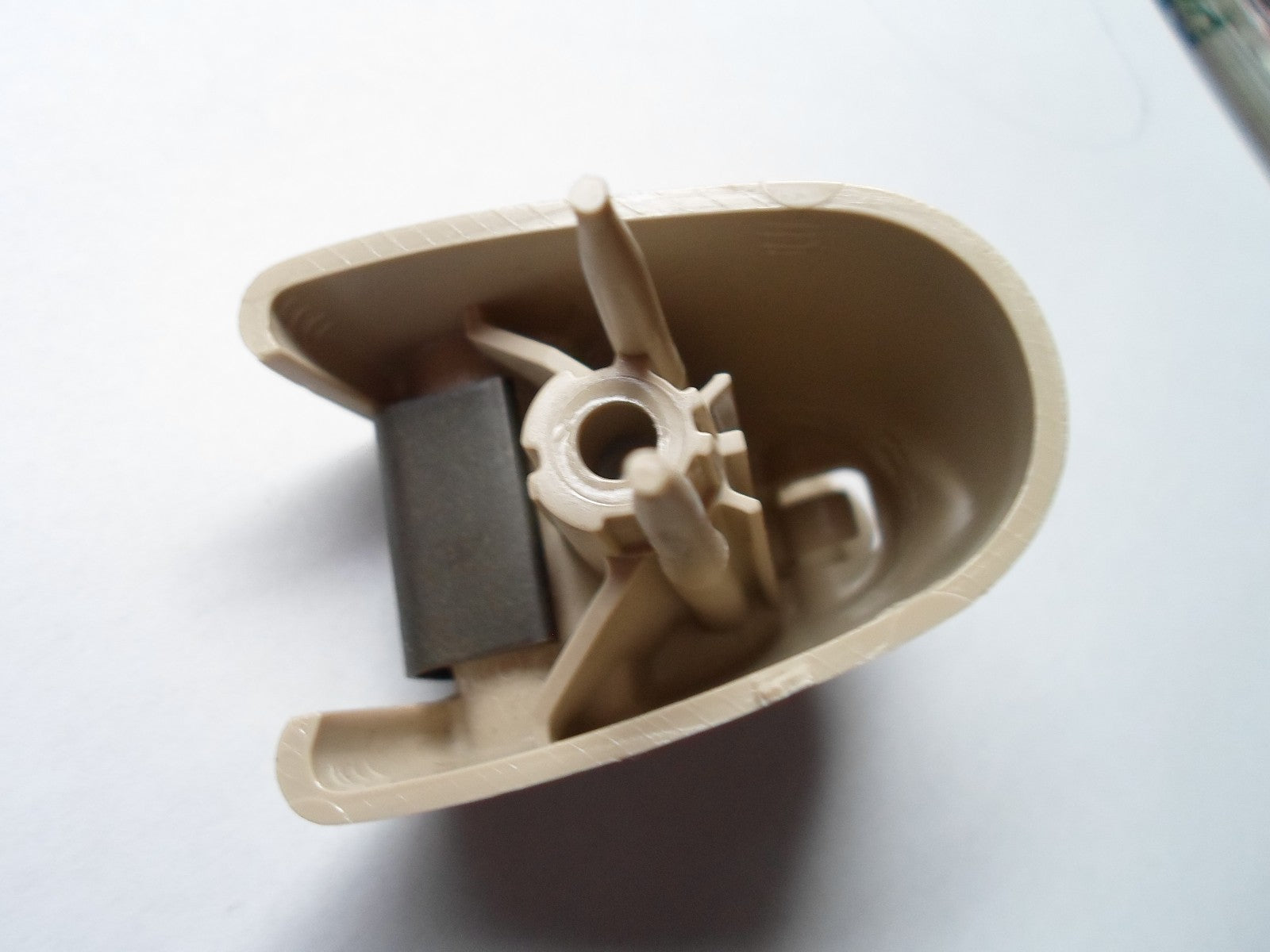 1996 - 2007 FORD TAURUS TAN DUAL SUN VISOR CLIP PASSENGER OEM FREE SHIPPING SV1 - RarePartsFinder.Com