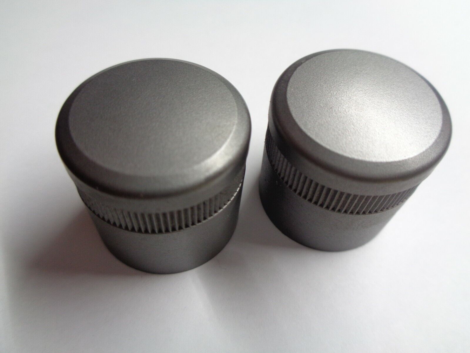 2007 2008 HYUNDAI VERA CRUZ STEREO TUNER RADIO KNOB SET OEM FREE SHIPPING! - RarePartsFinder.Com