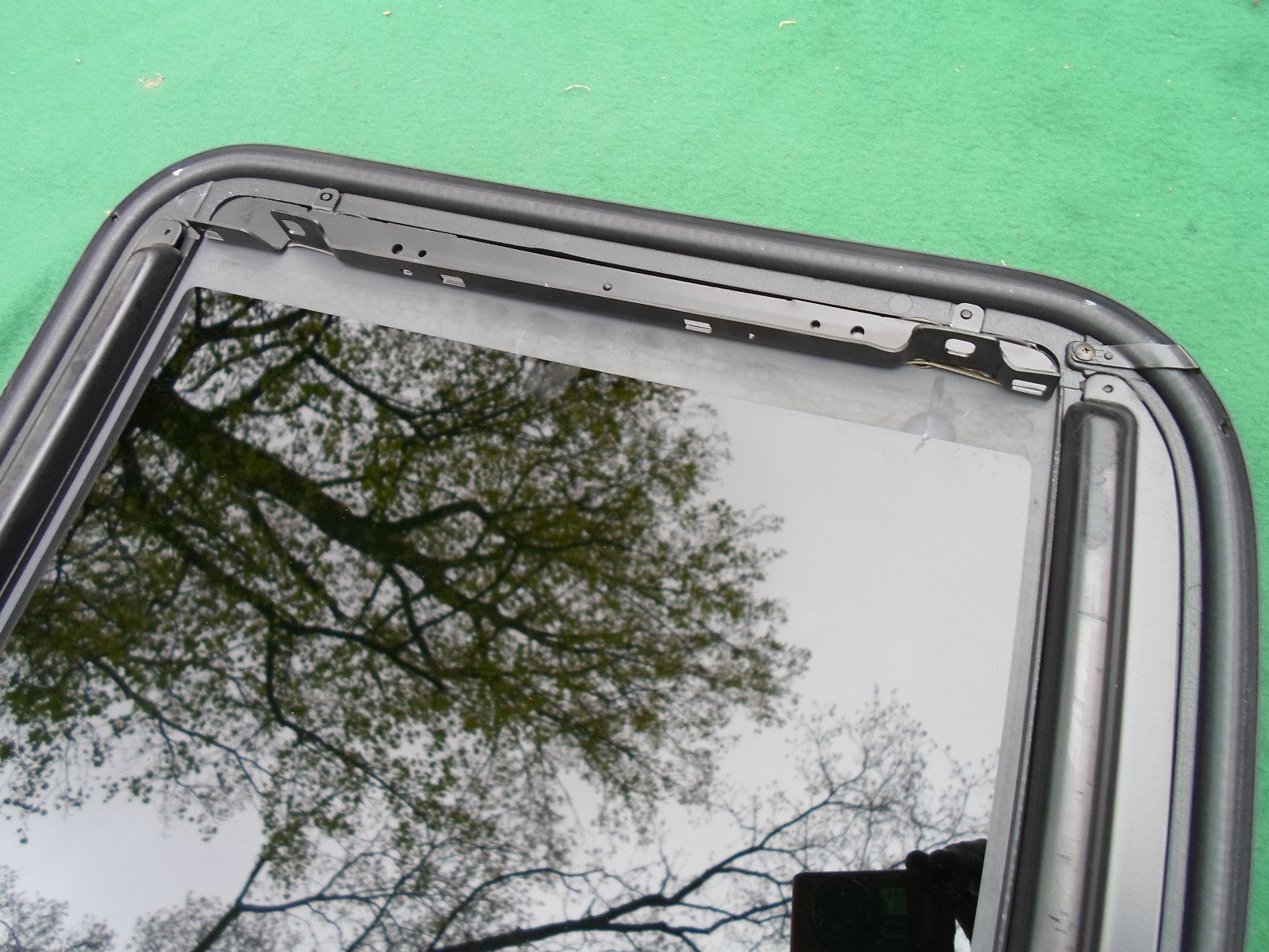 1997 LEXUS ES300 ES 300 SUNROOF GLASS PANEL YEAR SPECIFIC OEM FREE SHIPPING - RarePartsFinder.Com