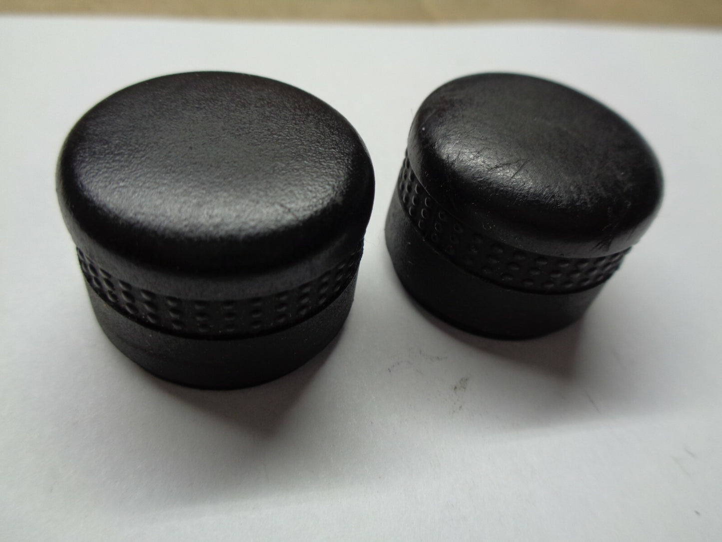 2005 2006 2007 SATURN  RELAY  RADIO STEREO TUNER KNOB SET OEM FREE SHIPPING!