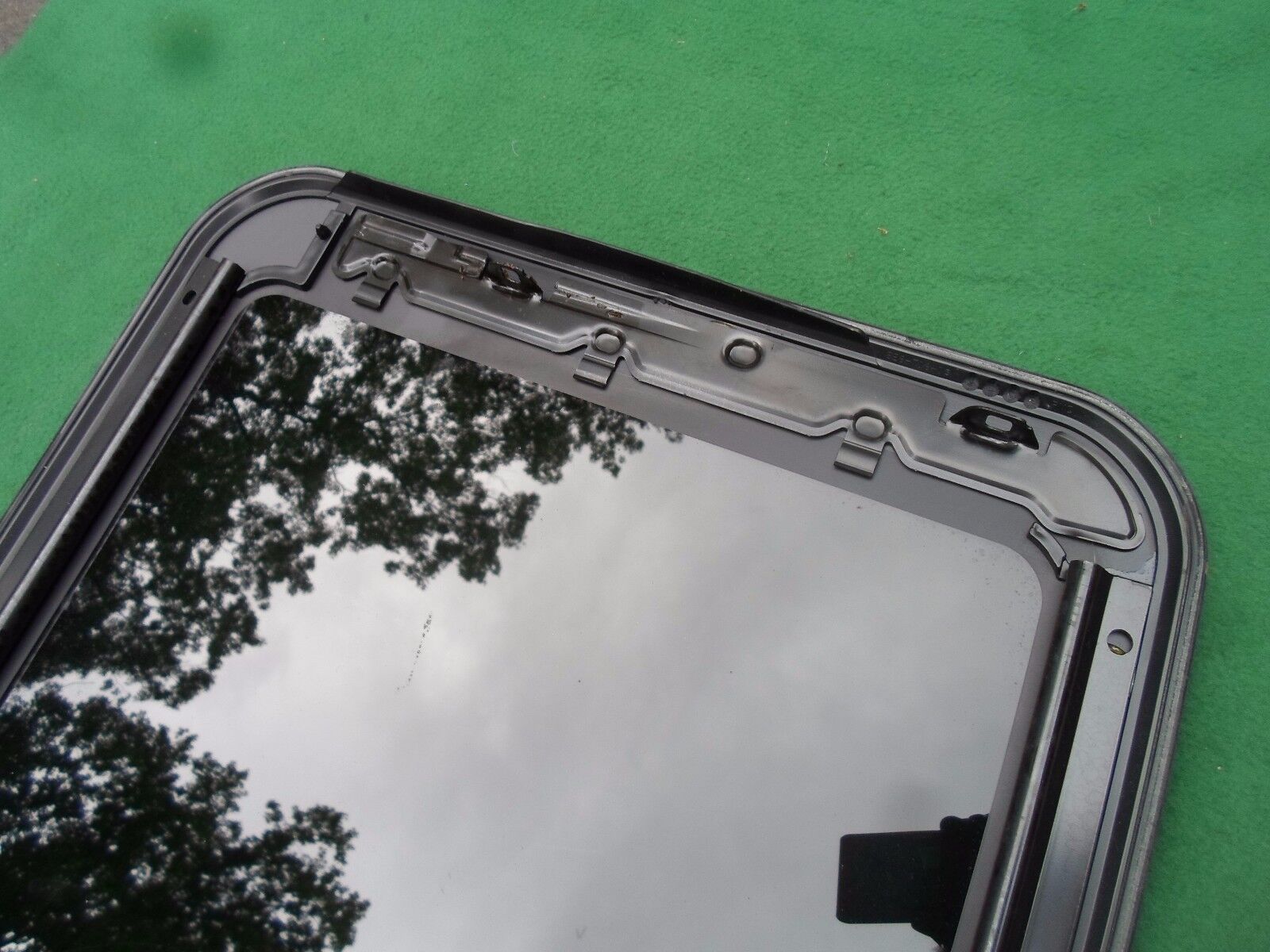 2007 JEEP CHEROKEE  YEAR SPECIFIC OEM FACTORY SUNROOF GLASS  FREE SHIPPING