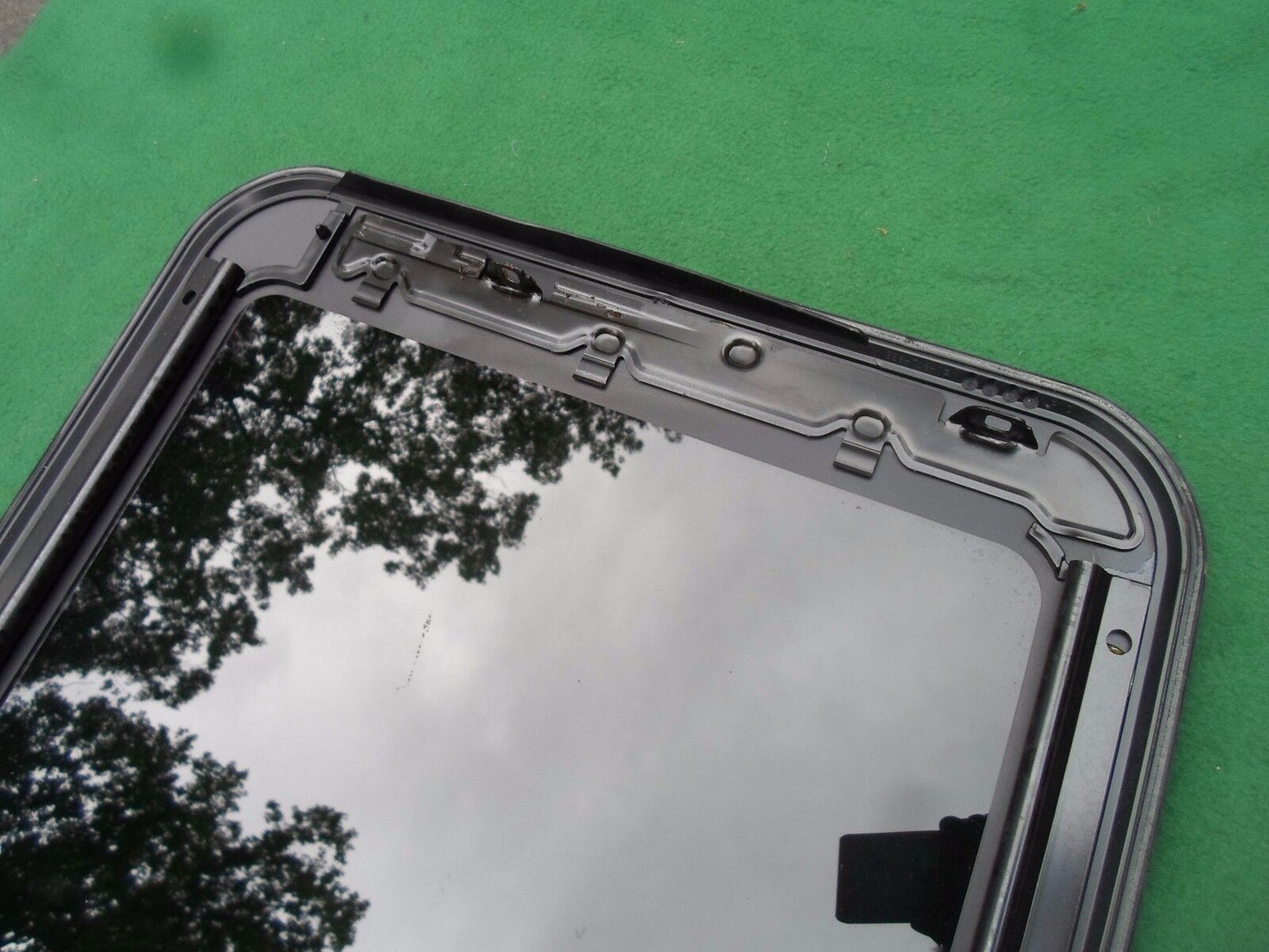2007 JEEP CHEROKEE  YEAR SPECIFIC OEM FACTORY SUNROOF GLASS  FREE SHIPPING - RarePartsFinder.Com