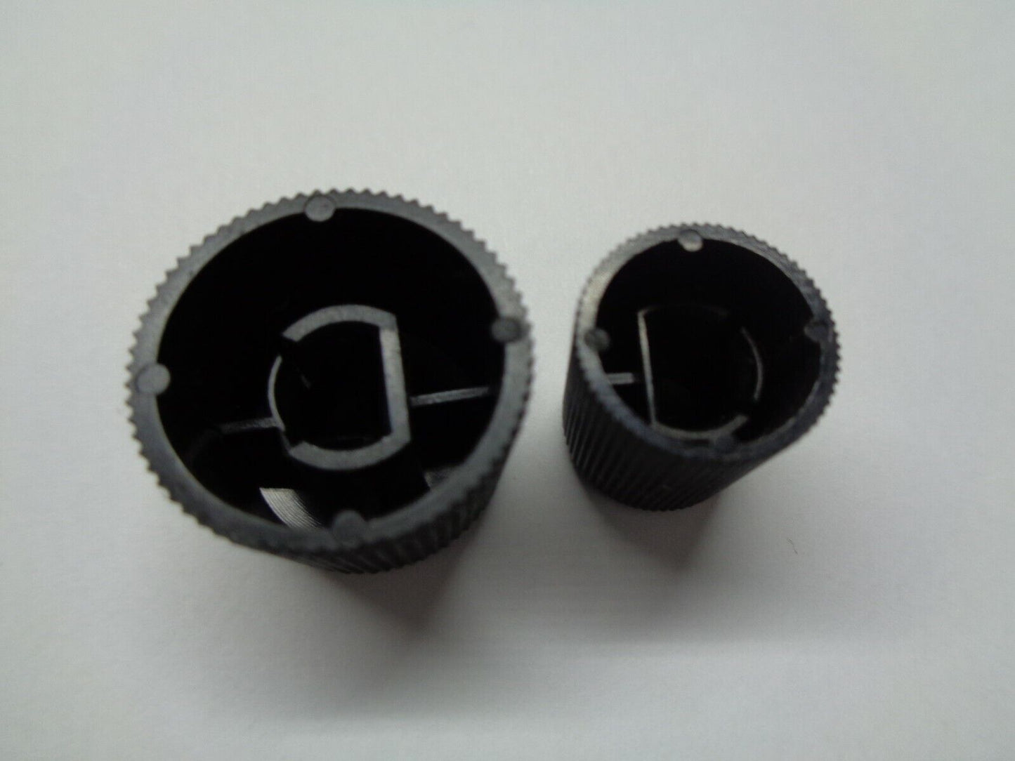 2002 MITSUBISHI MONTERO  RADIO STEREO CONTROL KNOB SET OEM FREE SHIPPING! - RarePartsFinder.Com