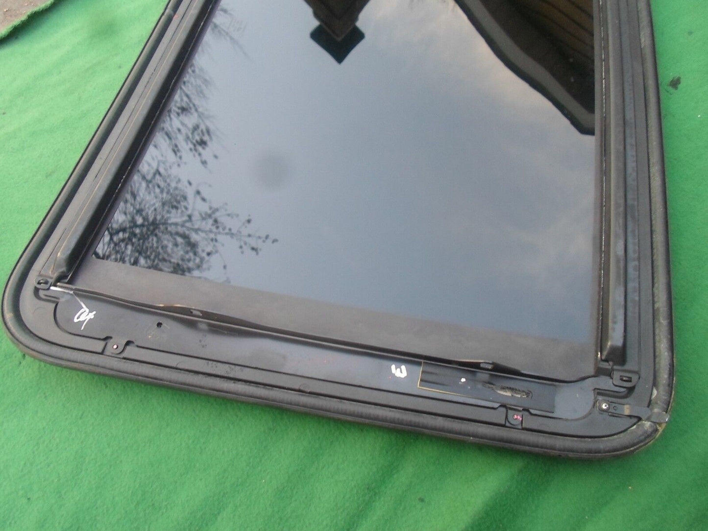 2001 - 2004 DODGE STRATUS 2 DOOR COUPE OEM FACTORY SUNROOF GLASS PANEL FREE SHIP - RarePartsFinder.Com