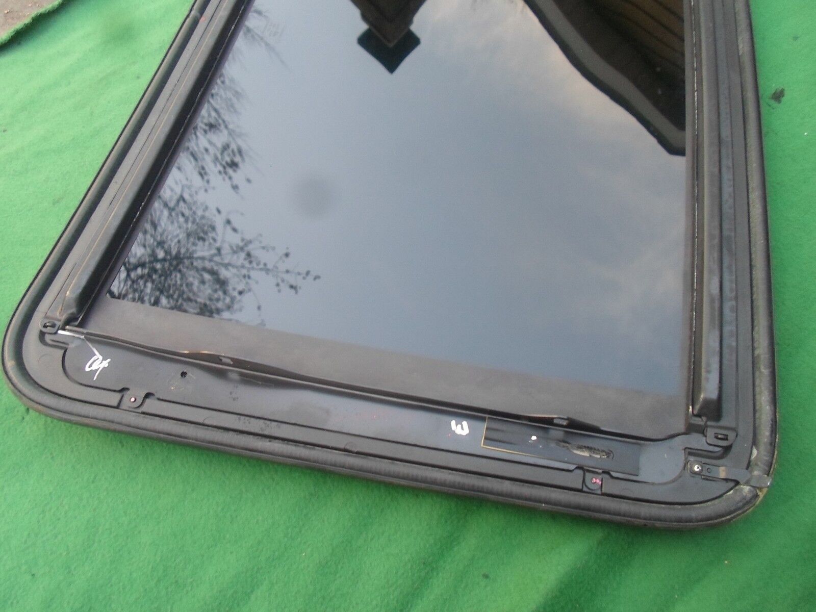 2001 - 2004 DODGE STRATUS 2 DOOR COUPE OEM FACTORY SUNROOF GLASS PANEL FREE SHIP - RarePartsFinder.Com