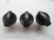 07 - 13 SUZUKI SX4 CROSSOVER  OEM AC HEATER CLIMATE CONTROL KNOB SET