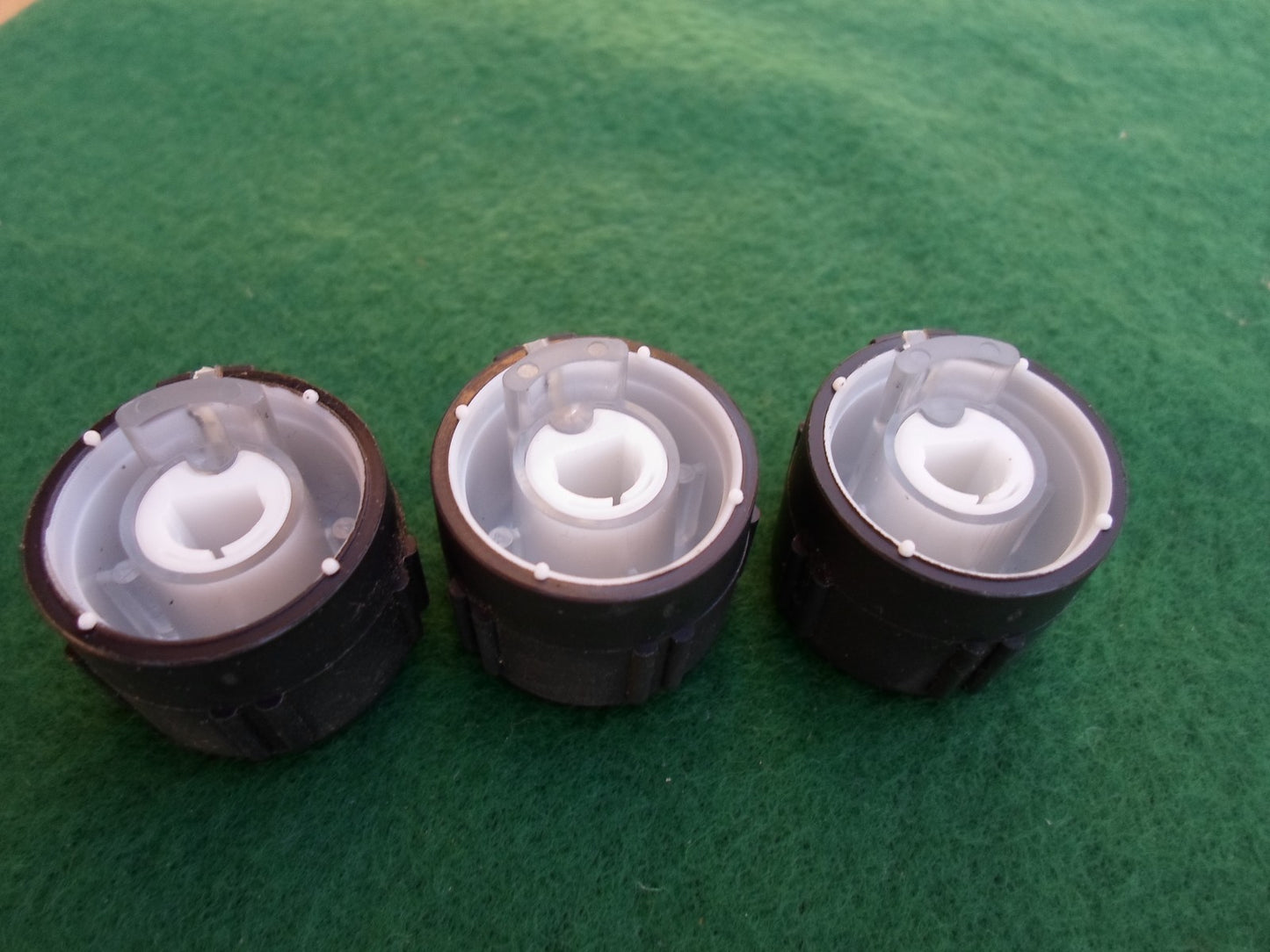 04 05 06 07 08 CHEVY MALIBU CLIMATE CONTROL HVAC KNOB SET OEM  15207612
