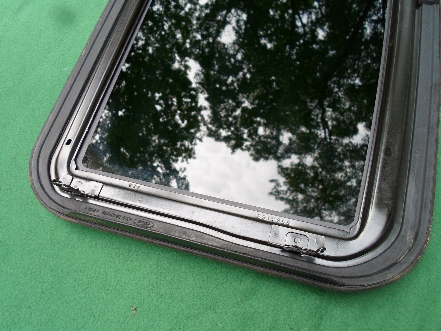 2013 YEAR SPECIFIC OEM FACTORY FORD FOCUS SUNROOF GLASS NO ACCIDENT FREE SHIP - RarePartsFinder.Com