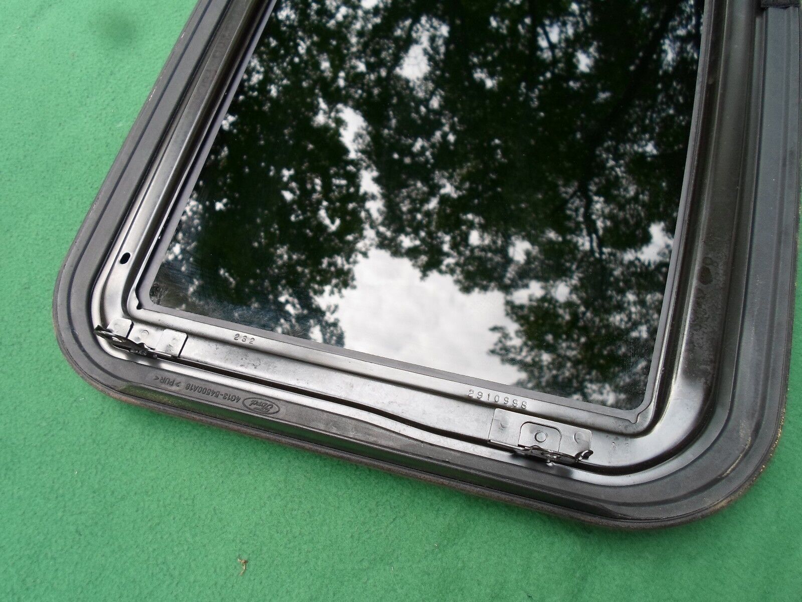 2013 YEAR SPECIFIC OEM FACTORY FORD FOCUS SUNROOF GLASS NO ACCIDENT FREE SHIP - RarePartsFinder.Com