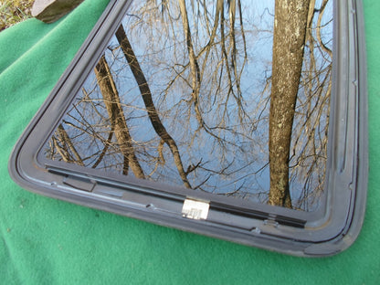 2004 CHRYSLER 300M  YEAR SPECIFIC SUNROOF GLASS PANEL OEM FREE SHIPPING!