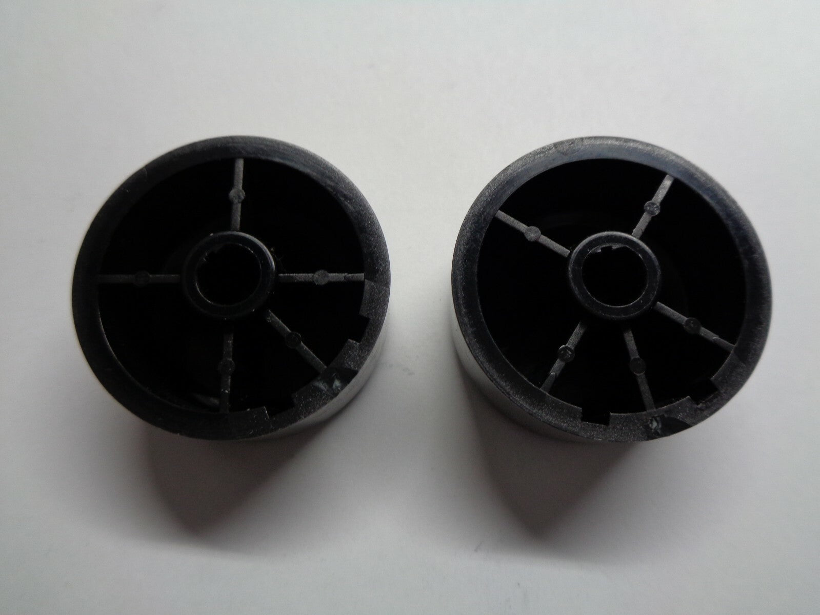 05 06 07 08 09 MAZDA 5 RADIO STEREO TUNER CONTROL KNOB SET OEM FREE SHIPPING - RarePartsFinder.Com
