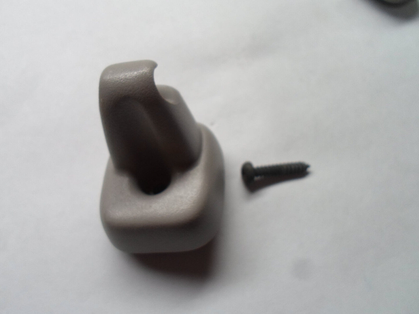 97 98 99  LINCOLN TOWN CAR SUN VISOR CLIP W/SCREW OEM FREE SHIPPING! SV1
