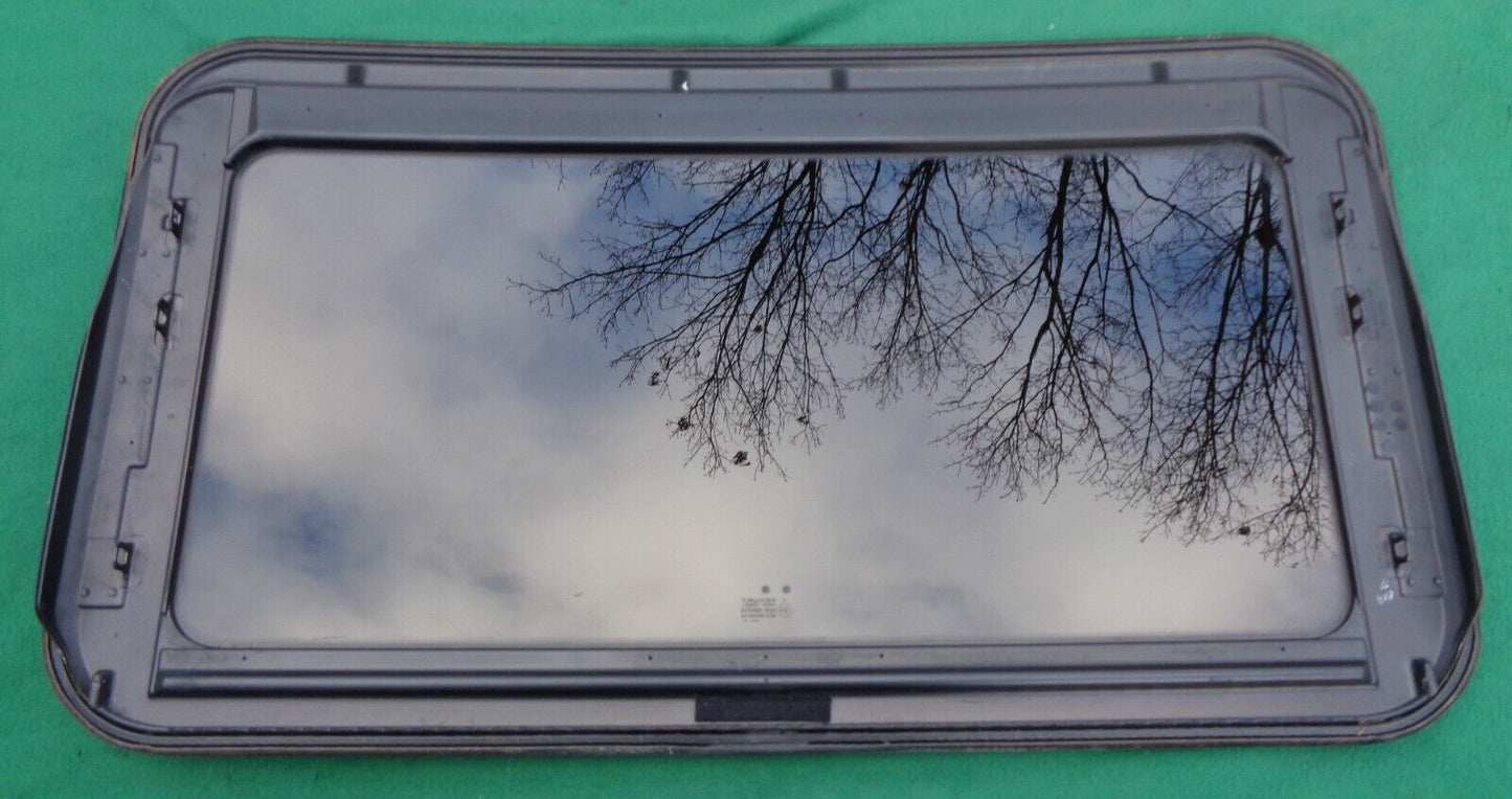 2005 PORSCHE CAYENNE YEAR SPECIFIC OEM FACTORY SUNROOF GLASS FREE SHIPPING! - RarePartsFinder.Com