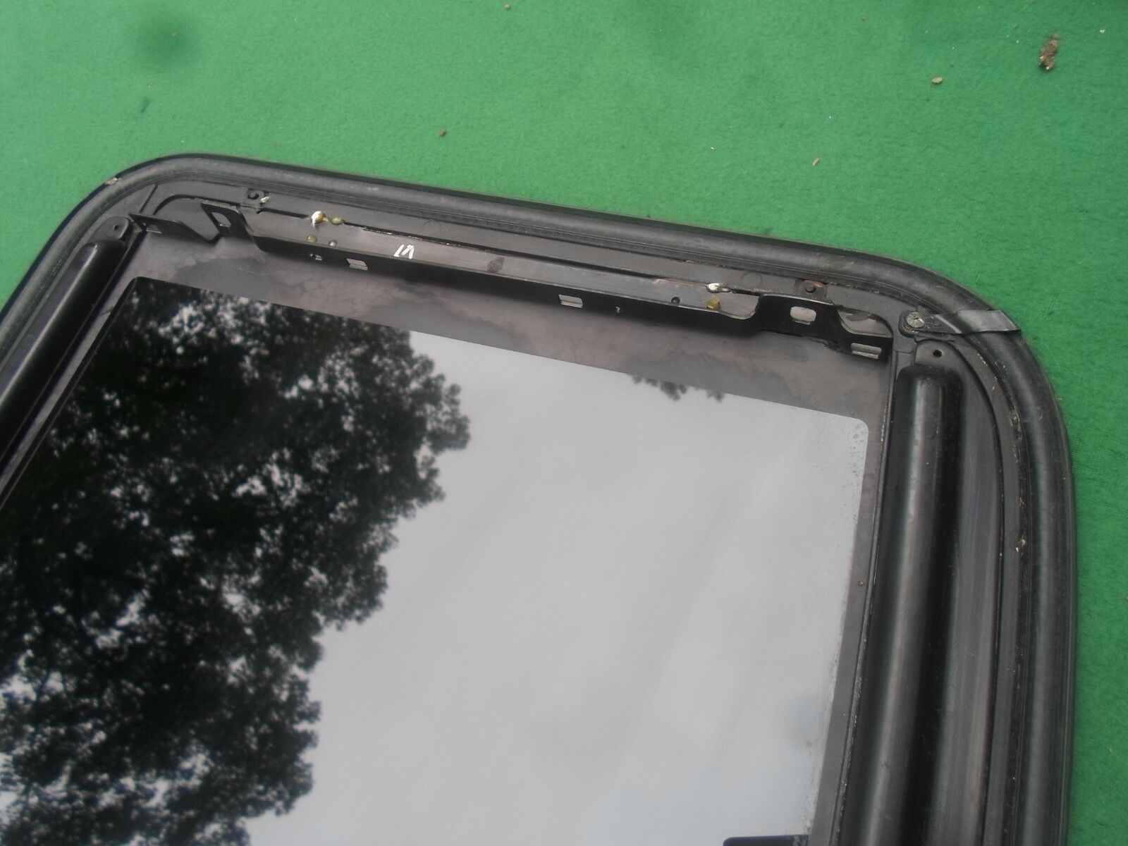 98 99 00 01 02 03 TOYOTA SIENNA OEM FACTORY SUNROOF GLASS PANEL  FREE SHIPPING! - RarePartsFinder.Com