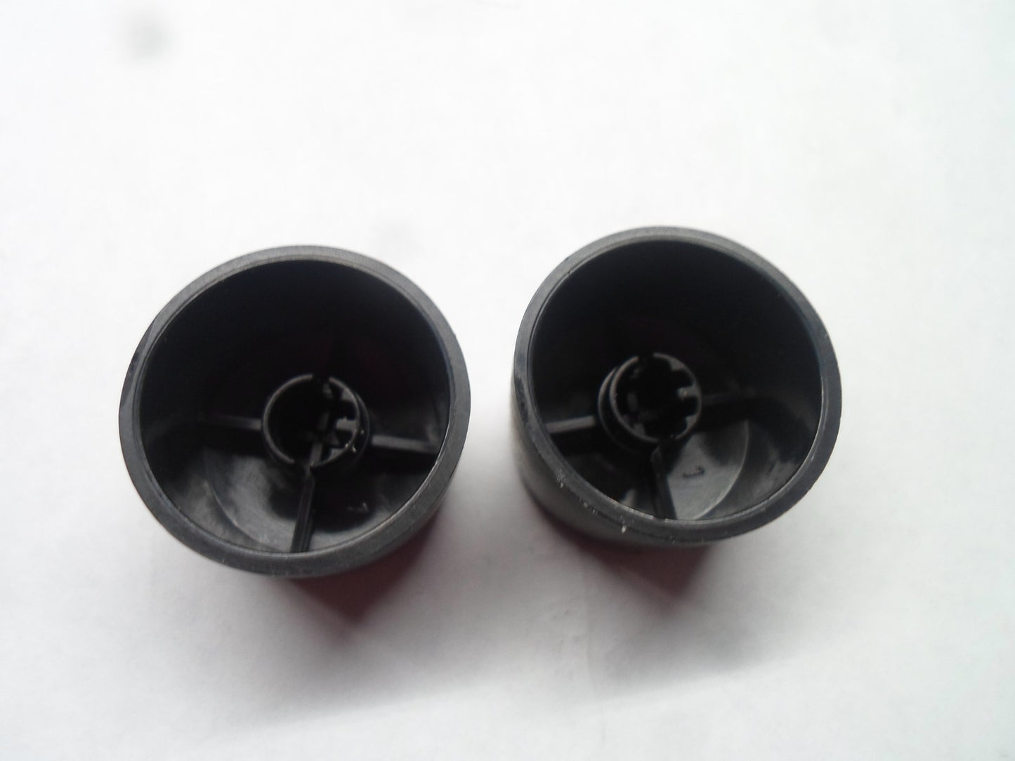 2004 2005 KIA AMANTI RADIO STEREO CONTROL KNOB  SET OEM FREE SHIPPING