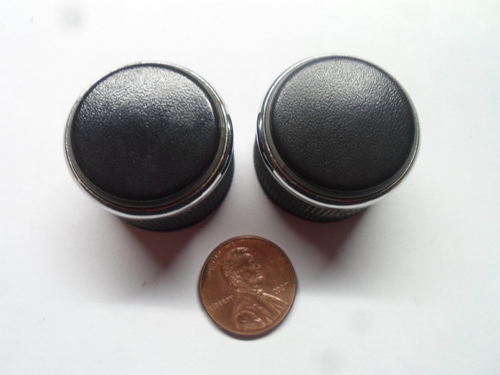 2008 - 2012 DODGE RAM RADIO STEREO VOLUME TUNER KNOB SET 68051892AA OEM - RarePartsFinder.Com