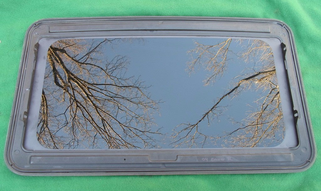 2007 GMC ENVOY  YEAR SPECIFIC SUNROOF GLASS OEM NO ACCIDENT FREE SHIPPING