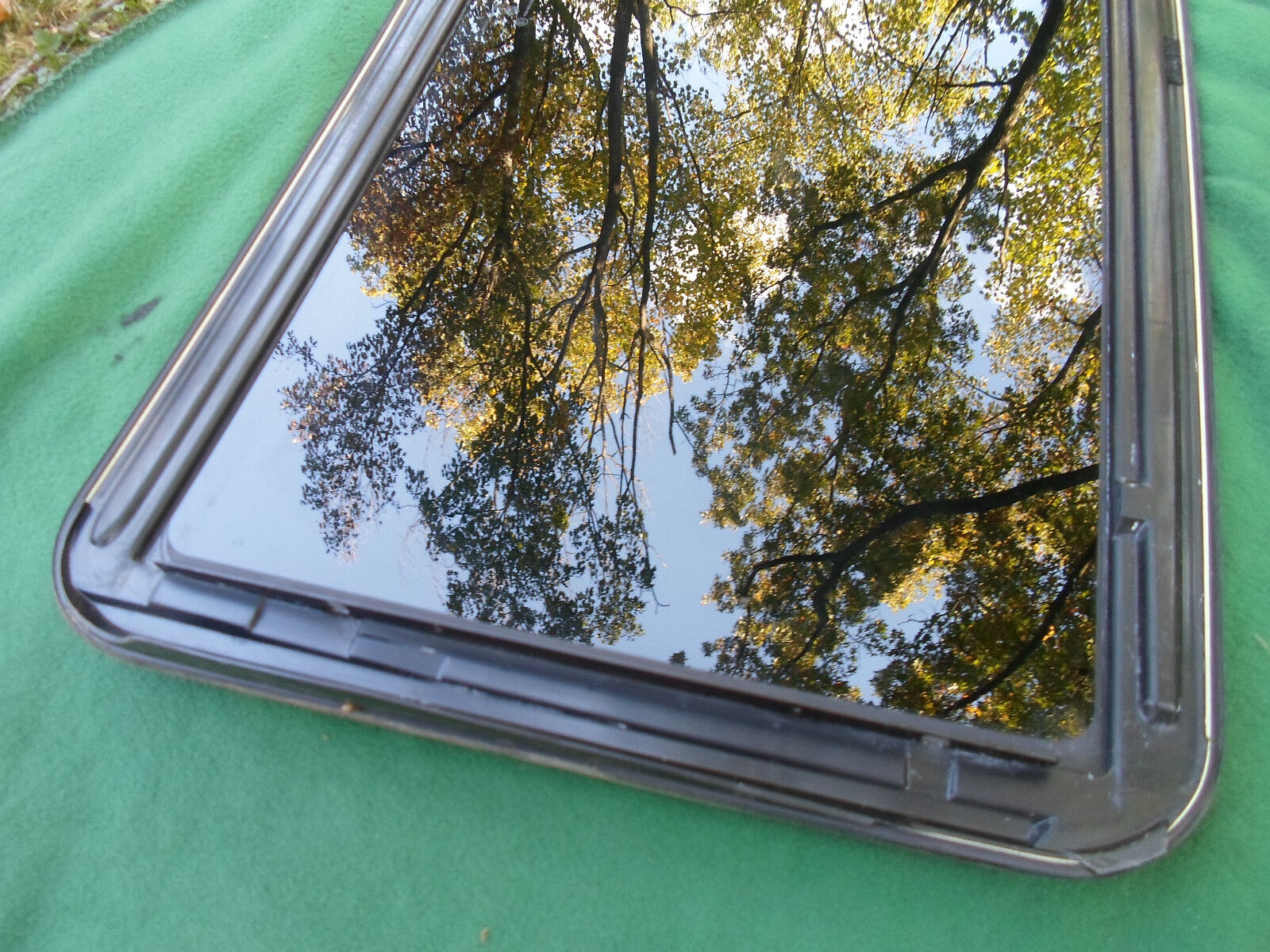 2004 JEEP CHEROKEE YEAR SPECIFIC OEM FACTORY SUNROOF GLASS  FREE SHIPPING - RarePartsFinder.Com