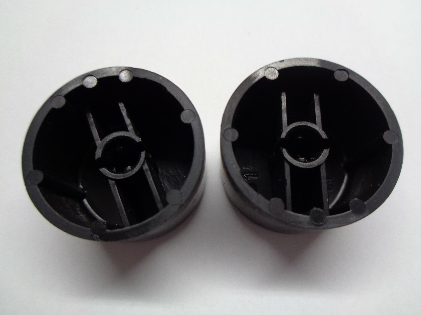 05 06 07 08 09 10  KIA SPORTAGE STEREO TUNER RADIO KNOB SET OEM FREE SHIPPING! - RarePartsFinder.Com