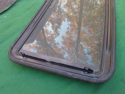 04 05 06 07 08  SUZUKI FORENZA  OEM FACTORY SUNROOF GLASS FREE SHIPPING!