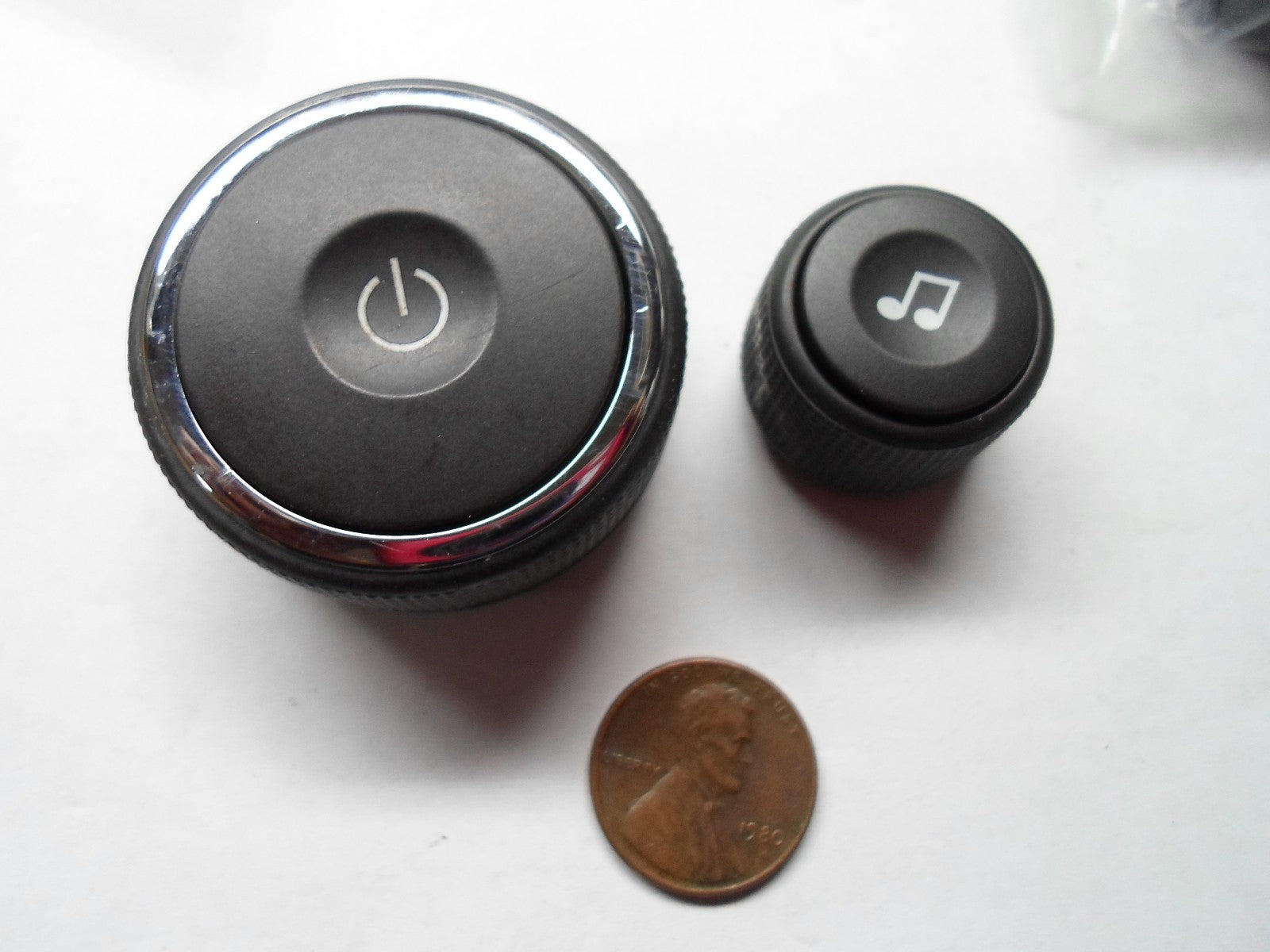 2007 2008  CHEVY COBALT  RADIO STEREO CONTROL KNOB SET OEM
