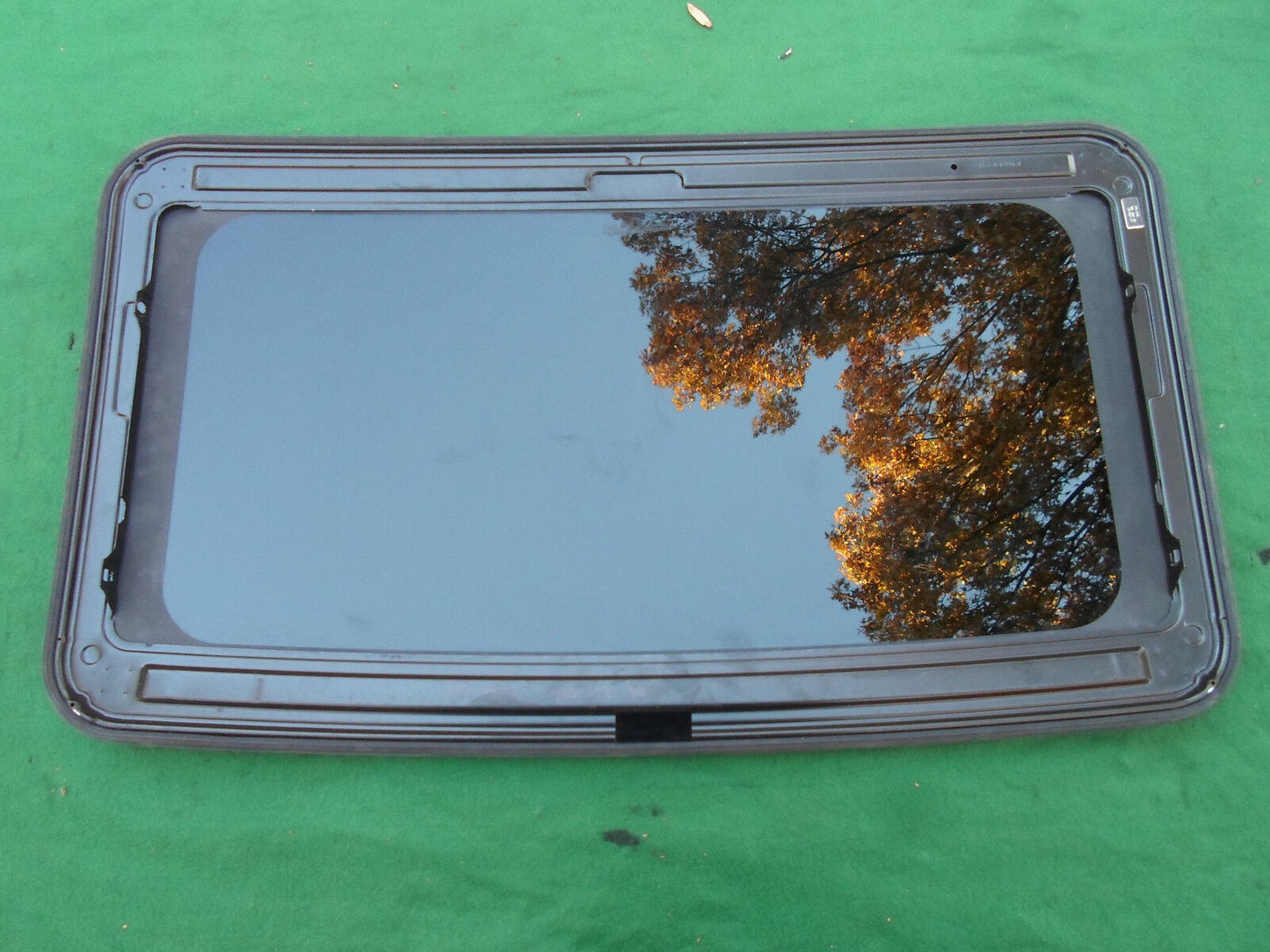 2001 LINCOLN TOWN CAR OEM FACTORY YEAR SPECIFIC SUNROOF GLASS  FREE SHIPPING! - RarePartsFinder.Com