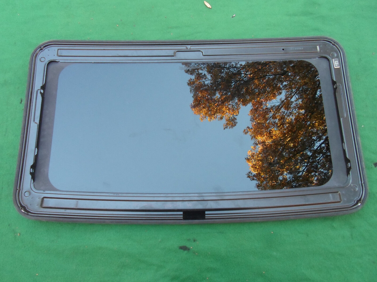 2001 LINCOLN TOWN CAR OEM FACTORY YEAR SPECIFIC SUNROOF GLASS  FREE SHIPPING! - RarePartsFinder.Com