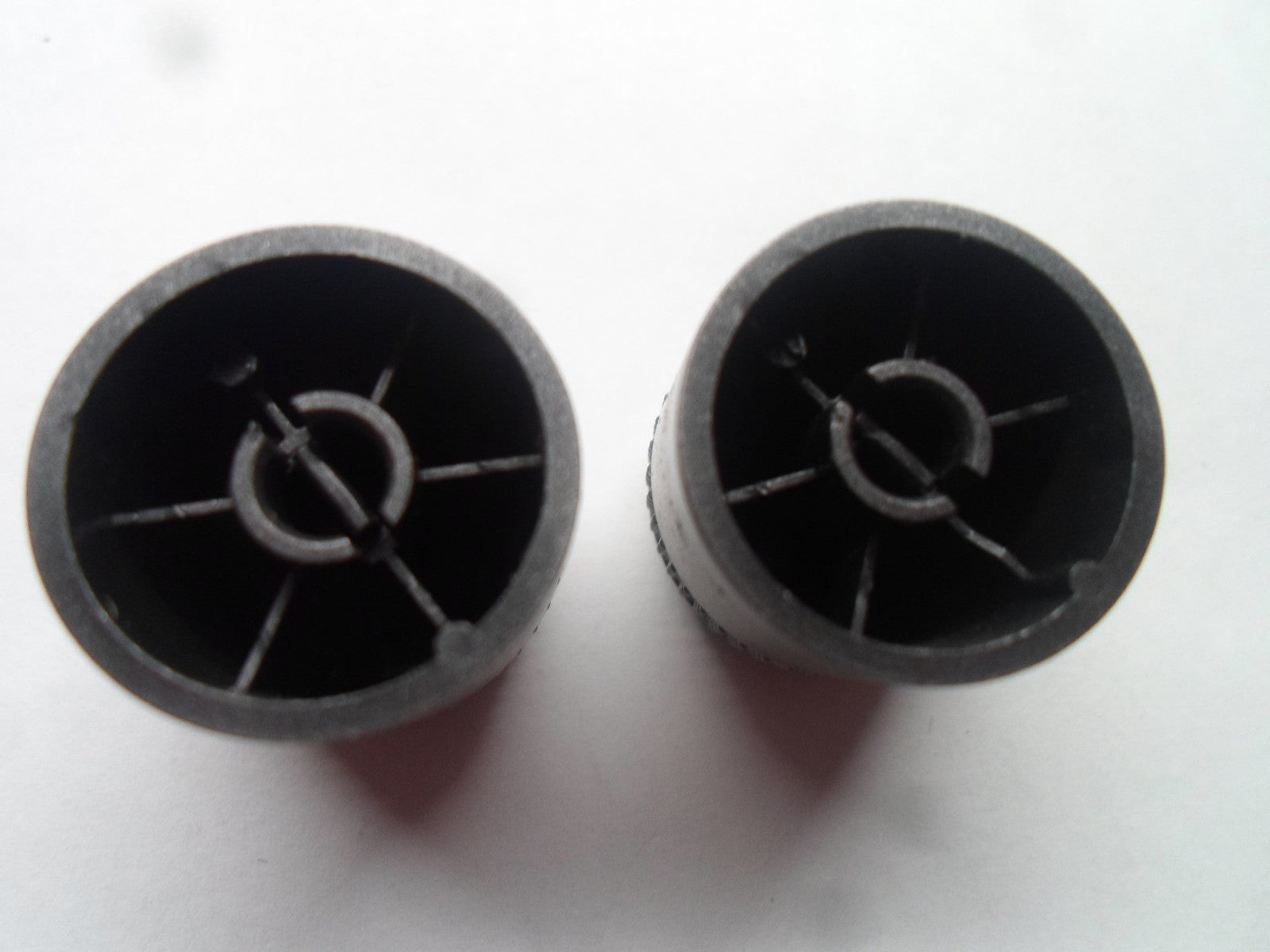 2008 2009 KIA RONDO STEREO TUNER RADIO KNOB SET PAIR OEM FREE SHIPPING! - RarePartsFinder.Com