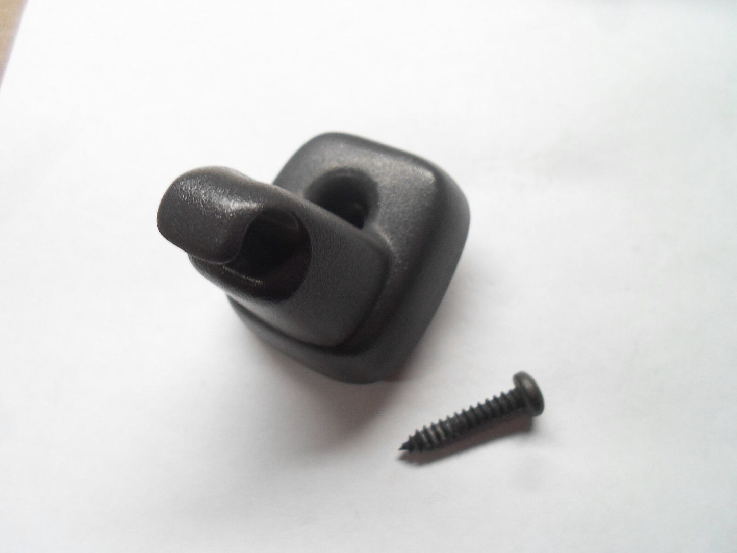 97 98 99 LINCOLN TOWN CAR SUN VISOR CLIP W/SCREW OEM FREE SHIPPING! SV1 - RarePartsFinder.Com