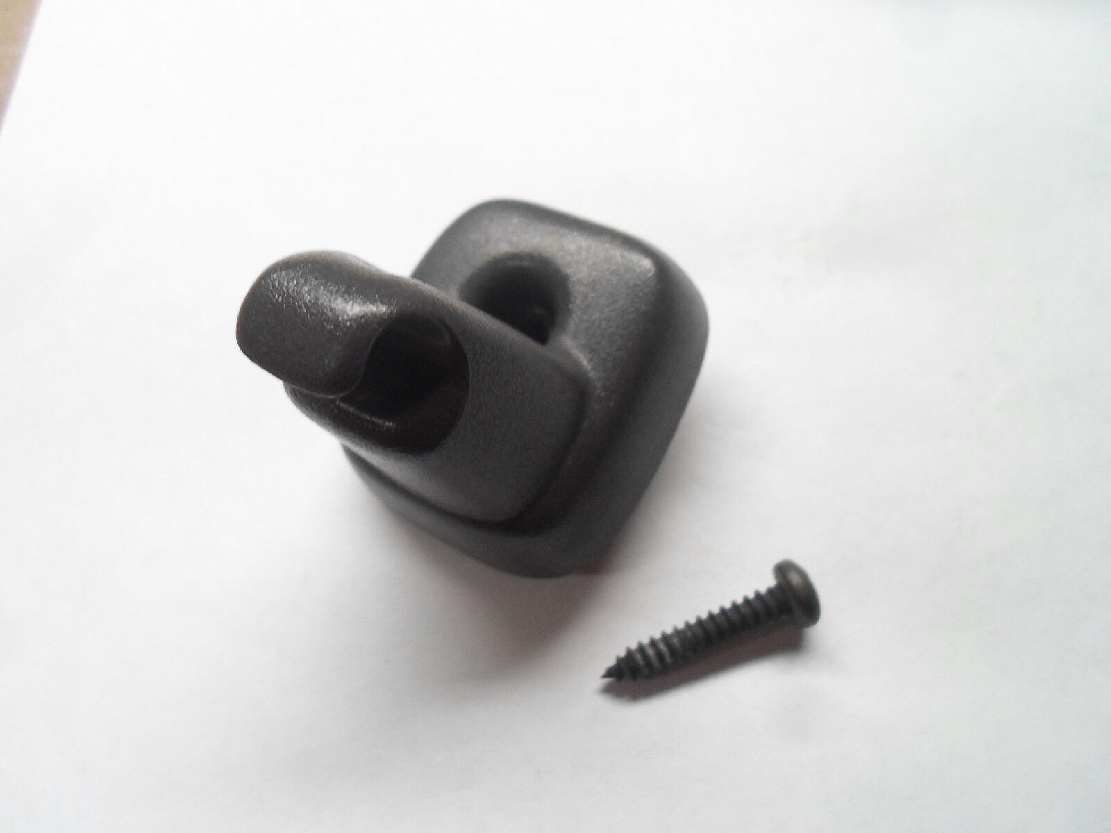 97 98 99 LINCOLN TOWN CAR SUN VISOR CLIP W/SCREW OEM FREE SHIPPING! SV1 - RarePartsFinder.Com