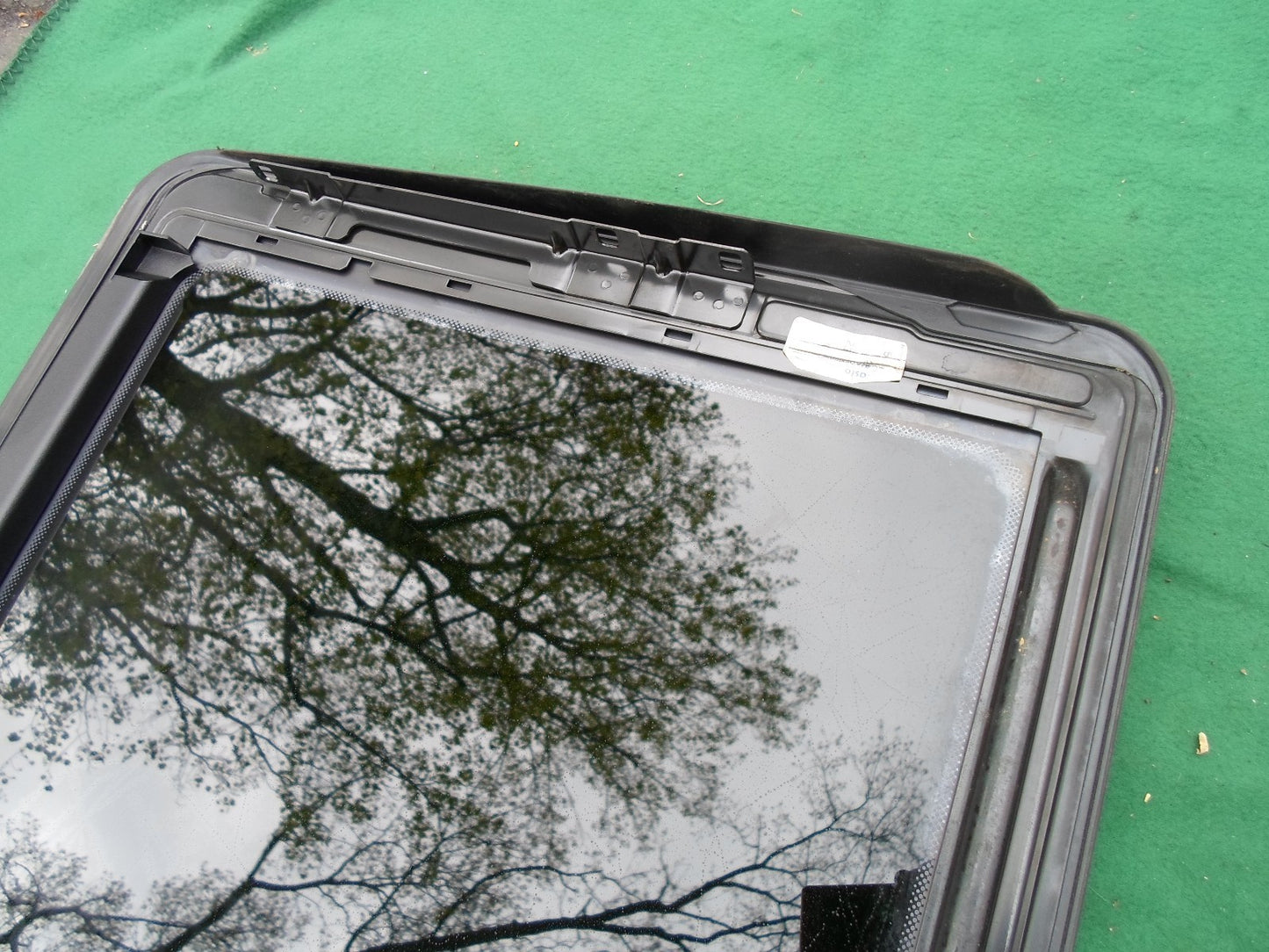1999 MERCEDES BENZ E320 YEAR SPECIFIC OEM SUNROOF GLASS FREE SHIPPING!