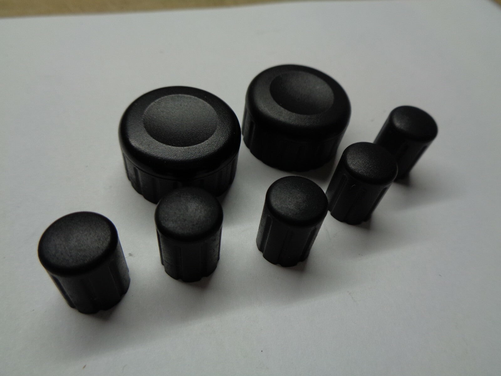 1998 - 2001 AUDI A4 A6 RADIO STEREO TUNER CONTROL KNOB SET OEM FREE SHIPPING! - RarePartsFinder.Com