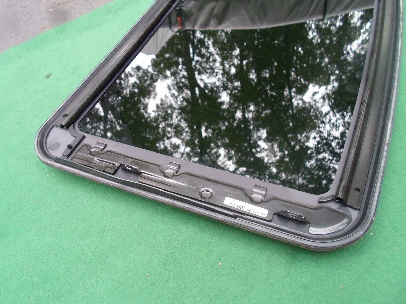 2007 JEEP CHEROKEE  YEAR SPECIFIC OEM FACTORY SUNROOF GLASS  FREE SHIPPING