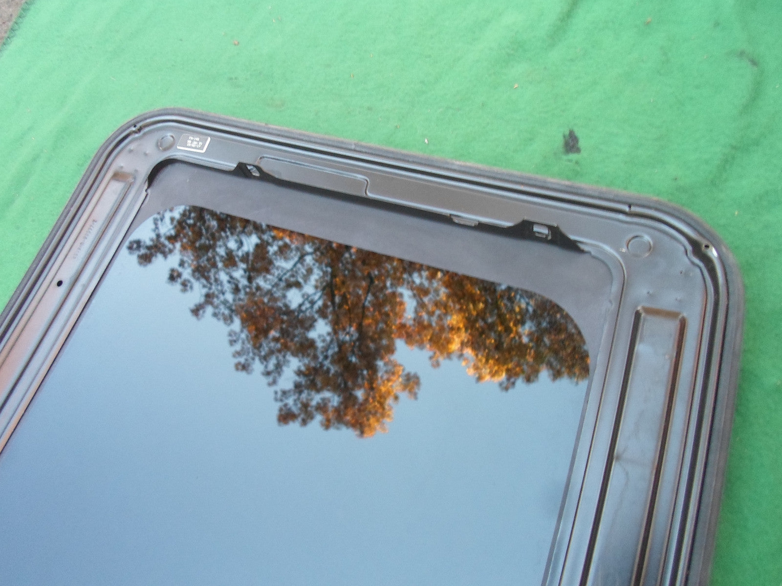 2001 LINCOLN TOWN CAR OEM FACTORY YEAR SPECIFIC SUNROOF GLASS  FREE SHIPPING! - RarePartsFinder.Com