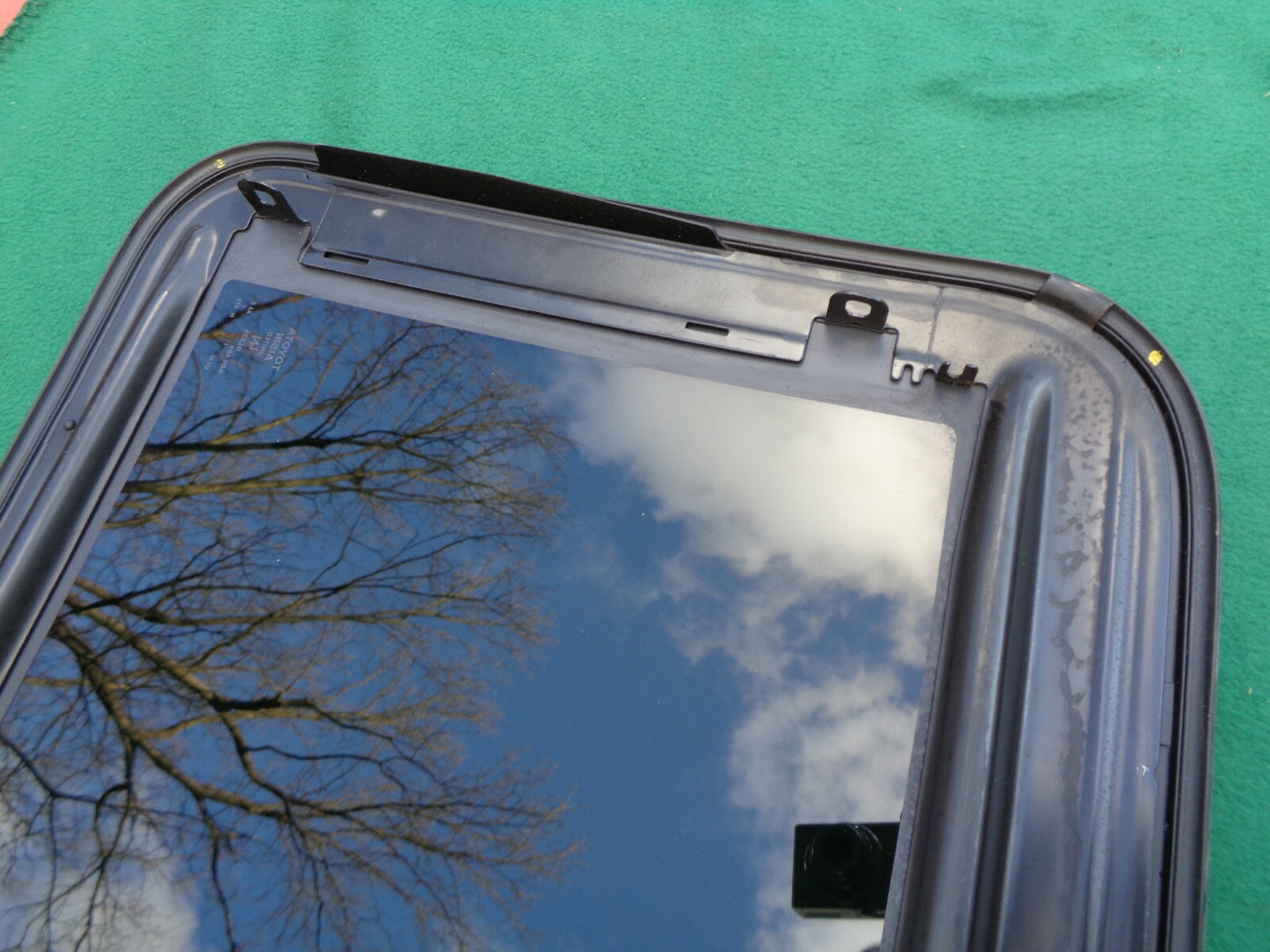 04 - 13 TOYOTA HIGHLANDER OEM FACTORY SUNROOF GLASS SCRATCH SALE FREE SHIPPING!