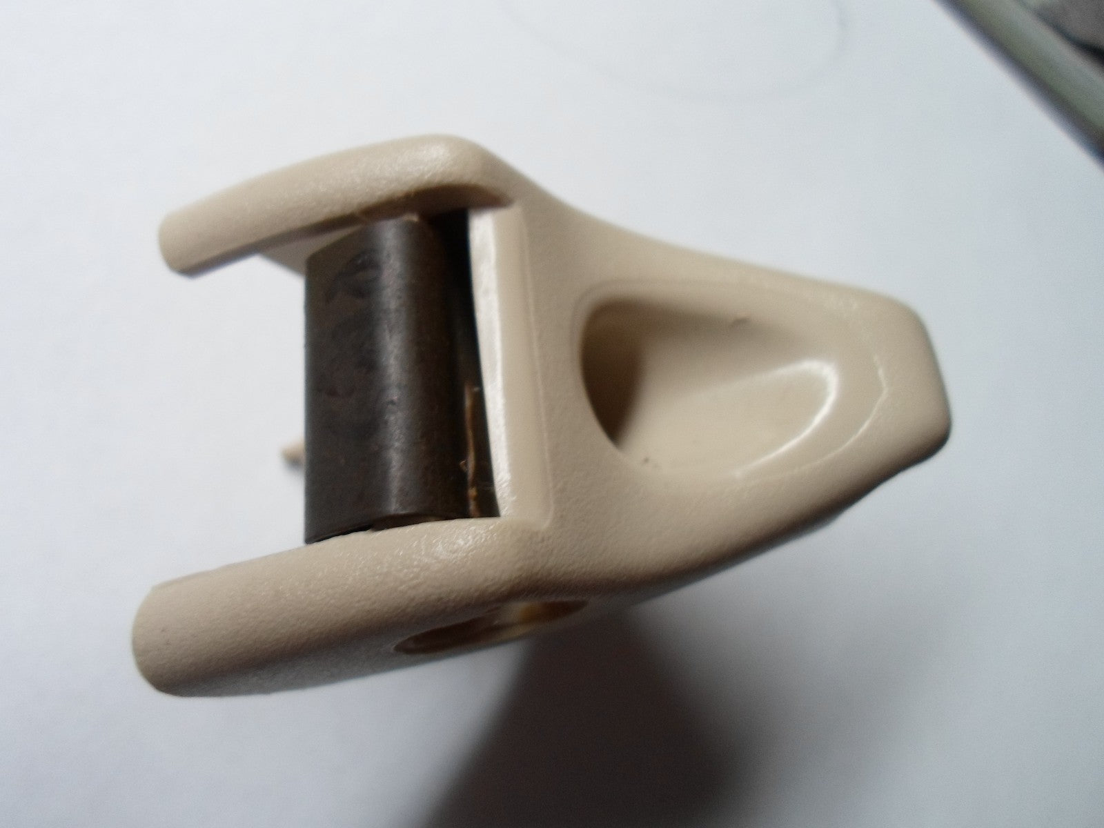 1996 - 2007 FORD TAURUS TAN DUAL SUN VISOR CLIP PASSENGER OEM FREE SHIPPING SV1 - RarePartsFinder.Com