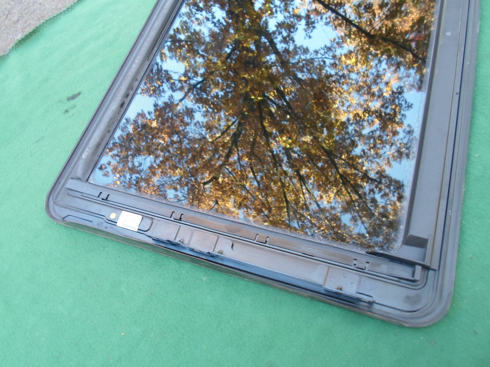 1997 MERCEDES BENZ E320 YEAR SPECIFIC OEM SUNROOF GLASS FREE SHIPPING! - RarePartsFinder.Com