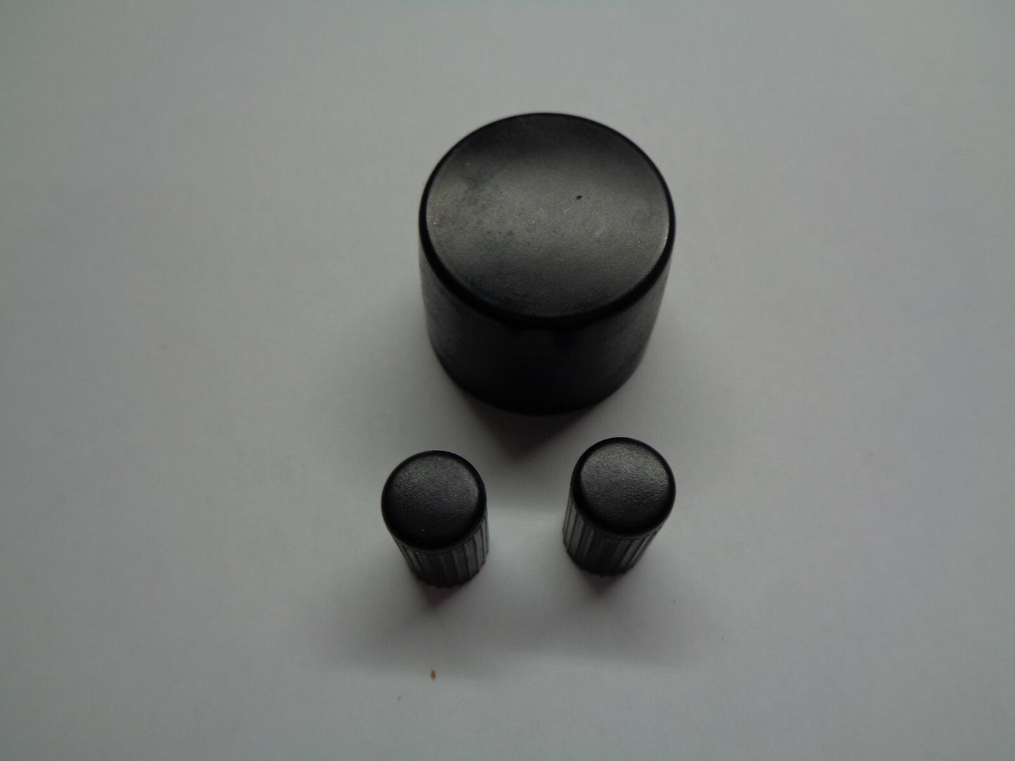 2001 KIA OPTIMA  RADIO STEREO TUNER CONTROL KNOB SET OEM FREE SHIPPING - RarePartsFinder.Com