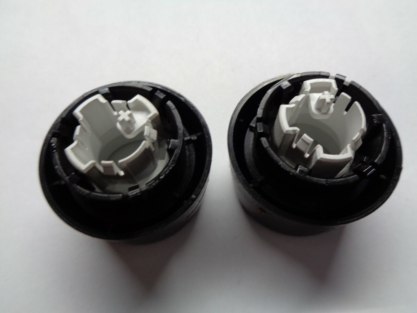 03 04 05 06 07 08 VOLVO XC90 XC 90 RADIO STEREO TUNER KNOB SET OEM - RarePartsFinder.Com