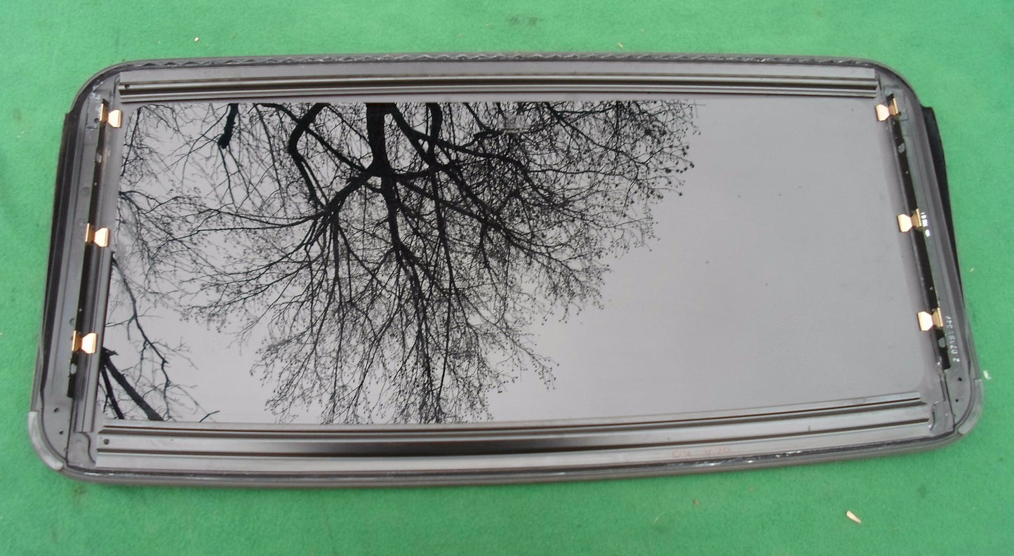 2003  VOLVO S60 YEAR SPECIFIC OEM FACTORY SUNROOF GLASS NO ACCIDENT!