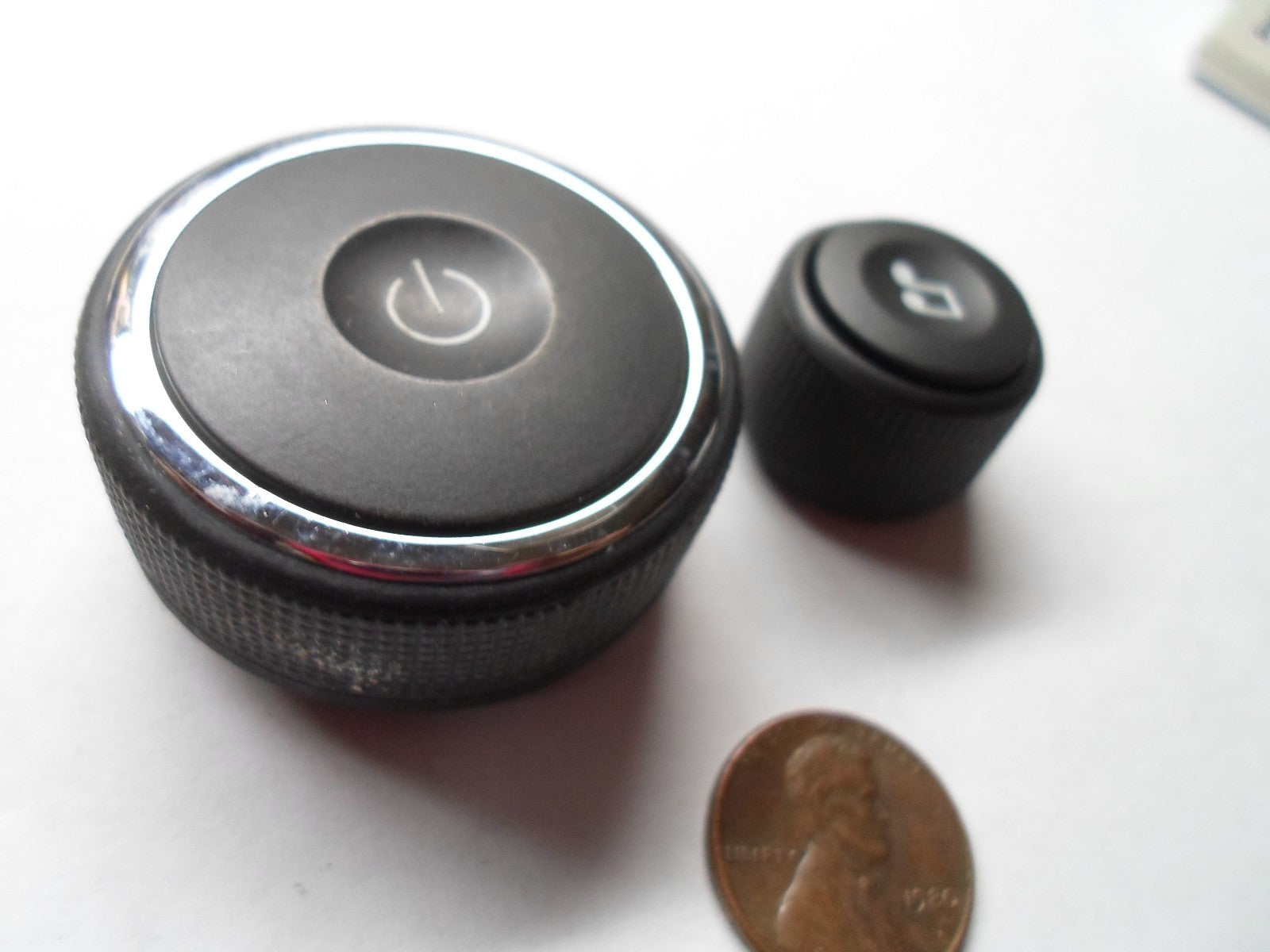 2007 2008  2009 CHEVY COBALT  RADIO STEREO CONTROL KNOB SET OEM FREE SHIPPING! - RarePartsFinder.Com