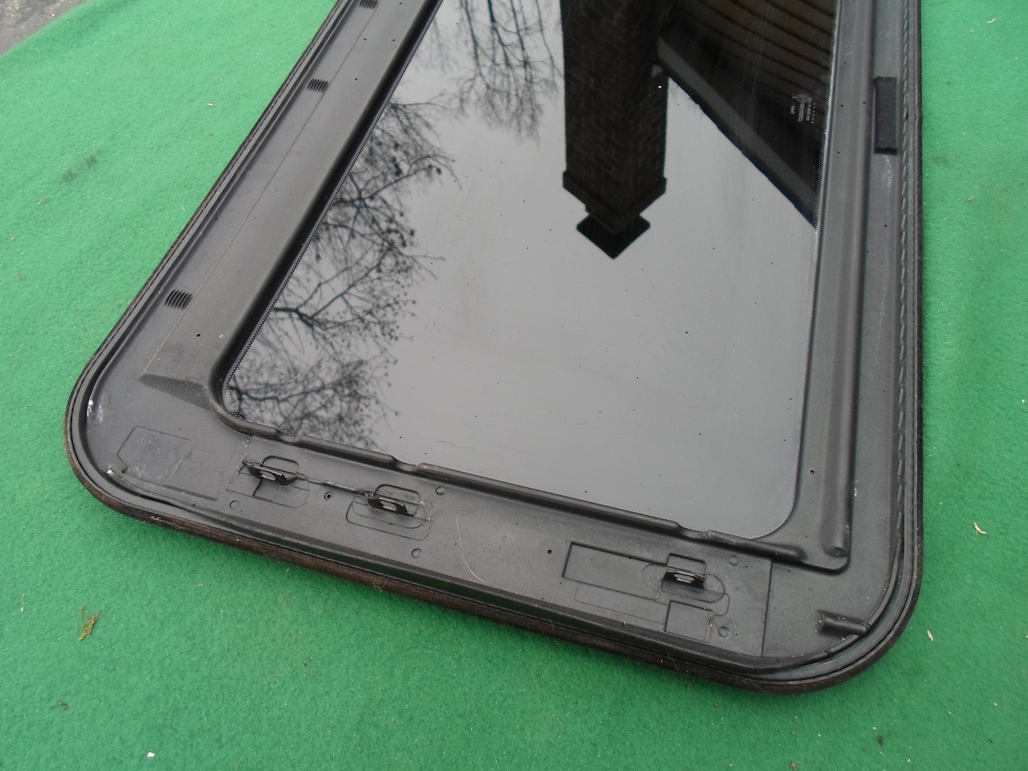 2000 AUDI A4  2.8 QUATTRO  YEAR SPECIFIC SUNROOF GLASS PANEL  OEM FREE SHIPPING!