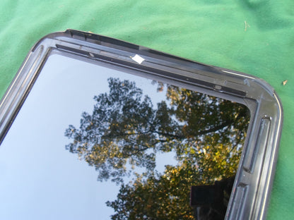 2004 JEEP CHEROKEE YEAR SPECIFIC OEM FACTORY SUNROOF GLASS  FREE SHIPPING - RarePartsFinder.Com