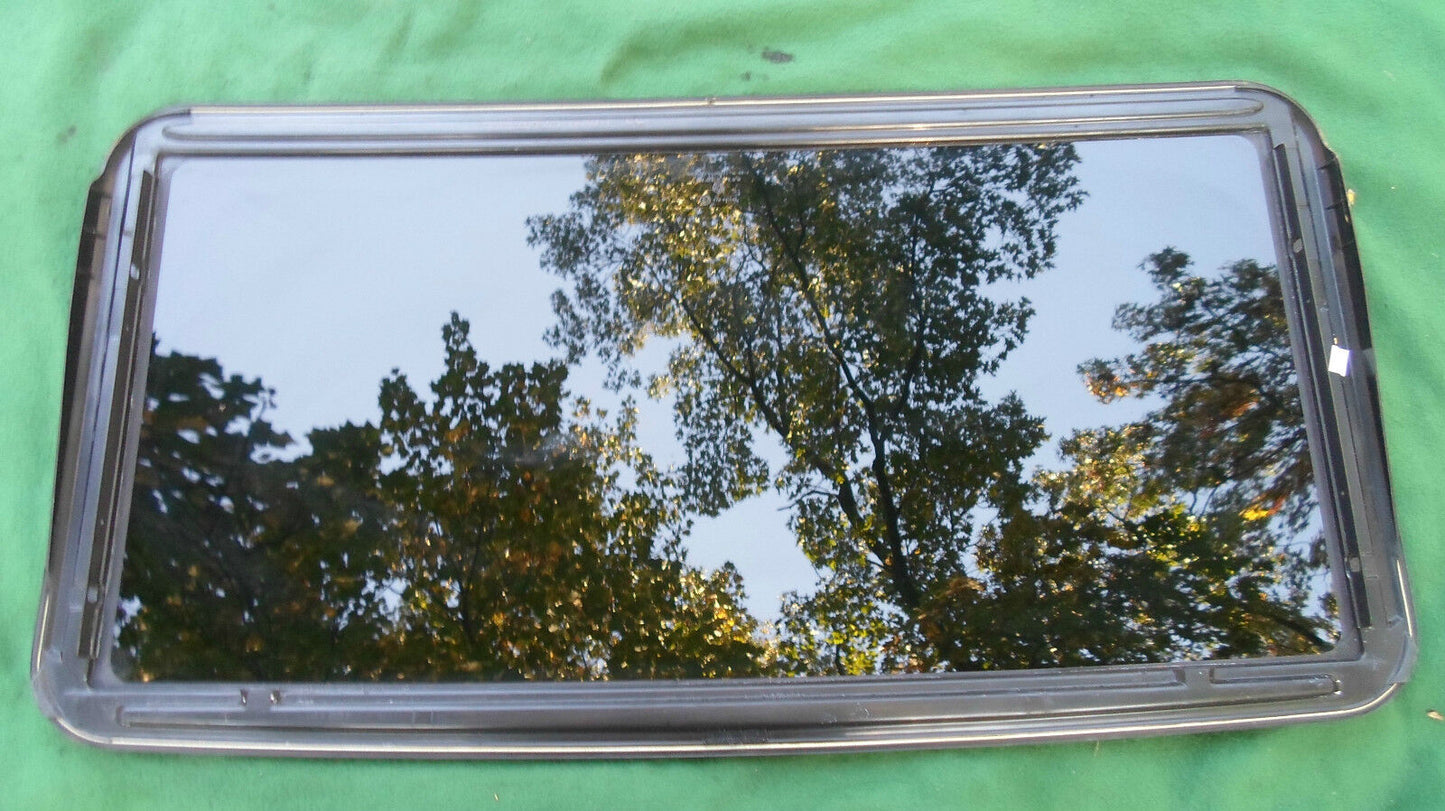 2004 JEEP CHEROKEE YEAR SPECIFIC OEM FACTORY SUNROOF GLASS  FREE SHIPPING - RarePartsFinder.Com