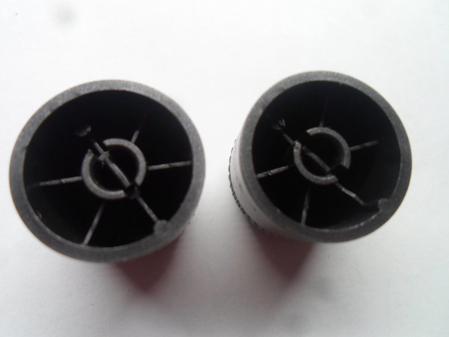 2008 2009 KIA RONDO STEREO TUNER RADIO KNOB SET PAIR OEM FREE SHIPPING!