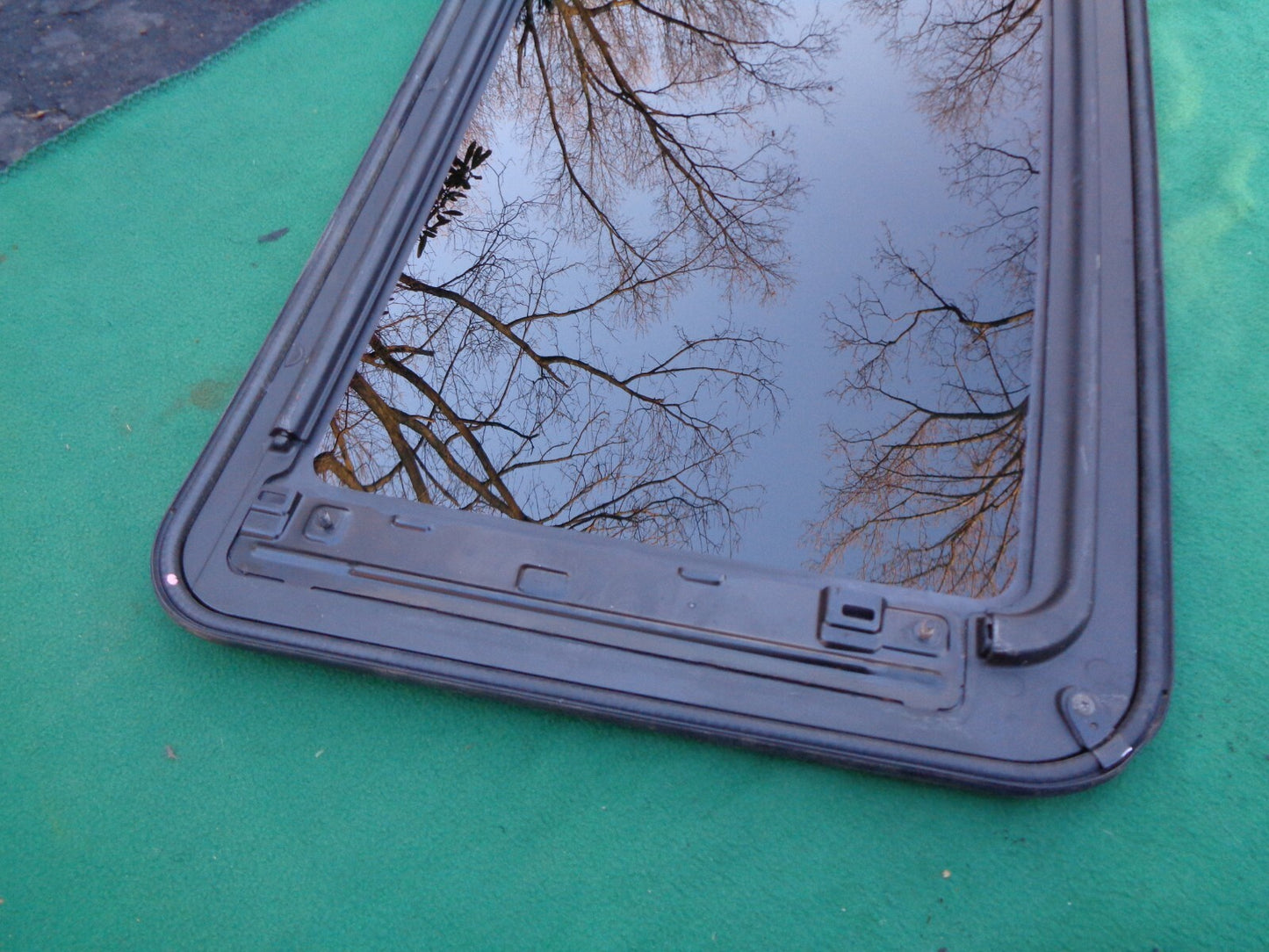 1998 TOYOTA 4RUNNER  YEAR SPECIFIC SUNROOF GLASS OEM  FACTORY  63201-35040
