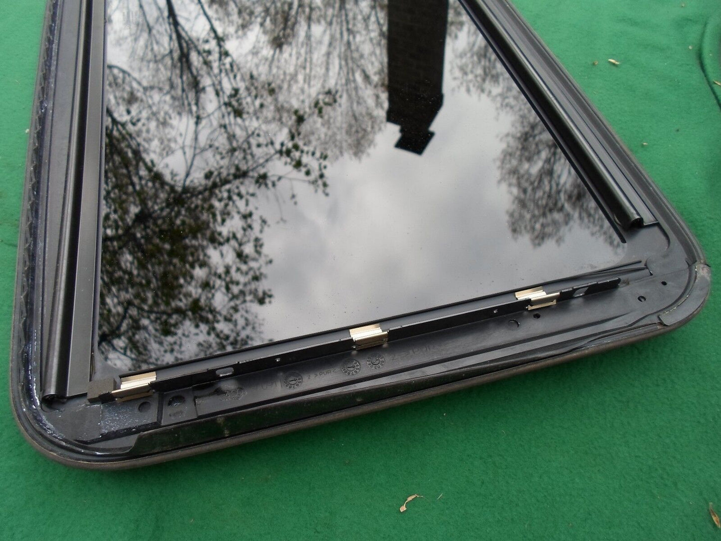 2003  VOLVO S60 YEAR SPECIFIC OEM FACTORY SUNROOF GLASS NO ACCIDENT! - RarePartsFinder.Com
