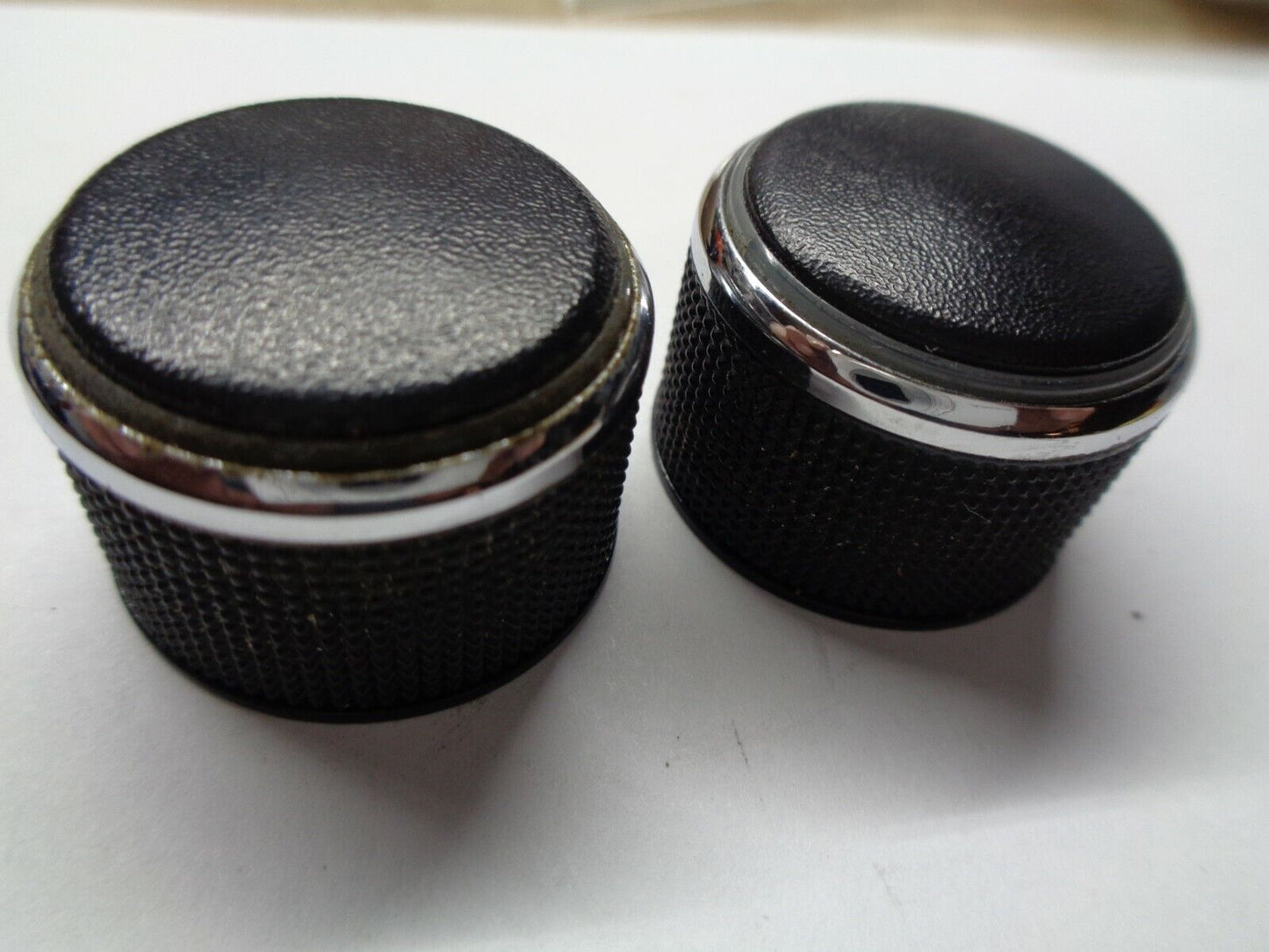 08 - 10 JEEP COMMANDER RADIO STEREO TUNER KNOB SET 68051892AA OEM - RarePartsFinder.Com